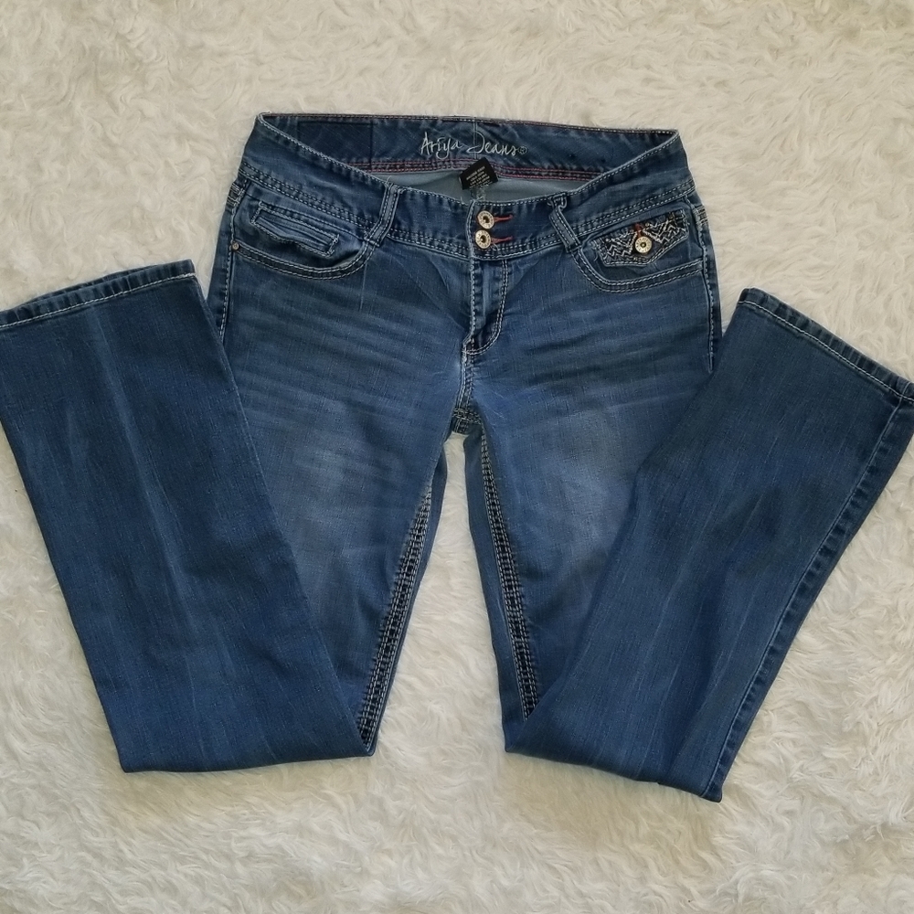 ARIYA JEANS size 9/10